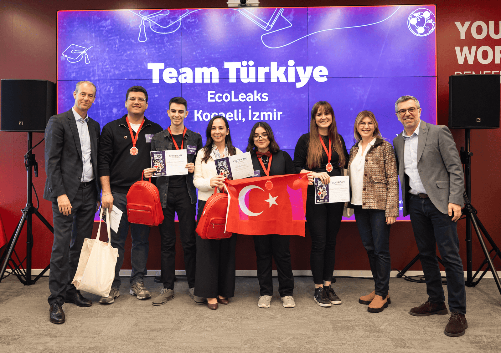 Vodafone Vakfı’nın Global Hackathonu’nu Kazananlara Bükreş’te Ödülleri Verildi